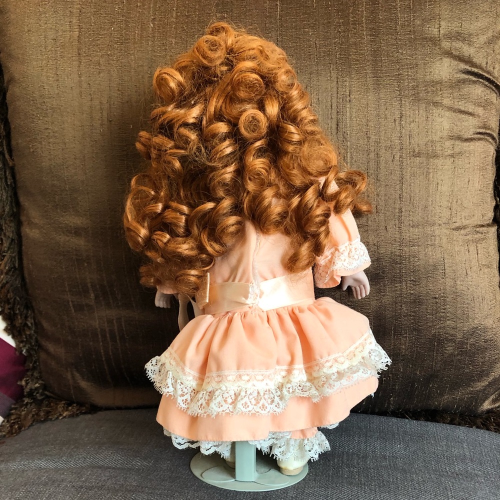 Beautiful decor porcelain doll - Picture 5 of 5